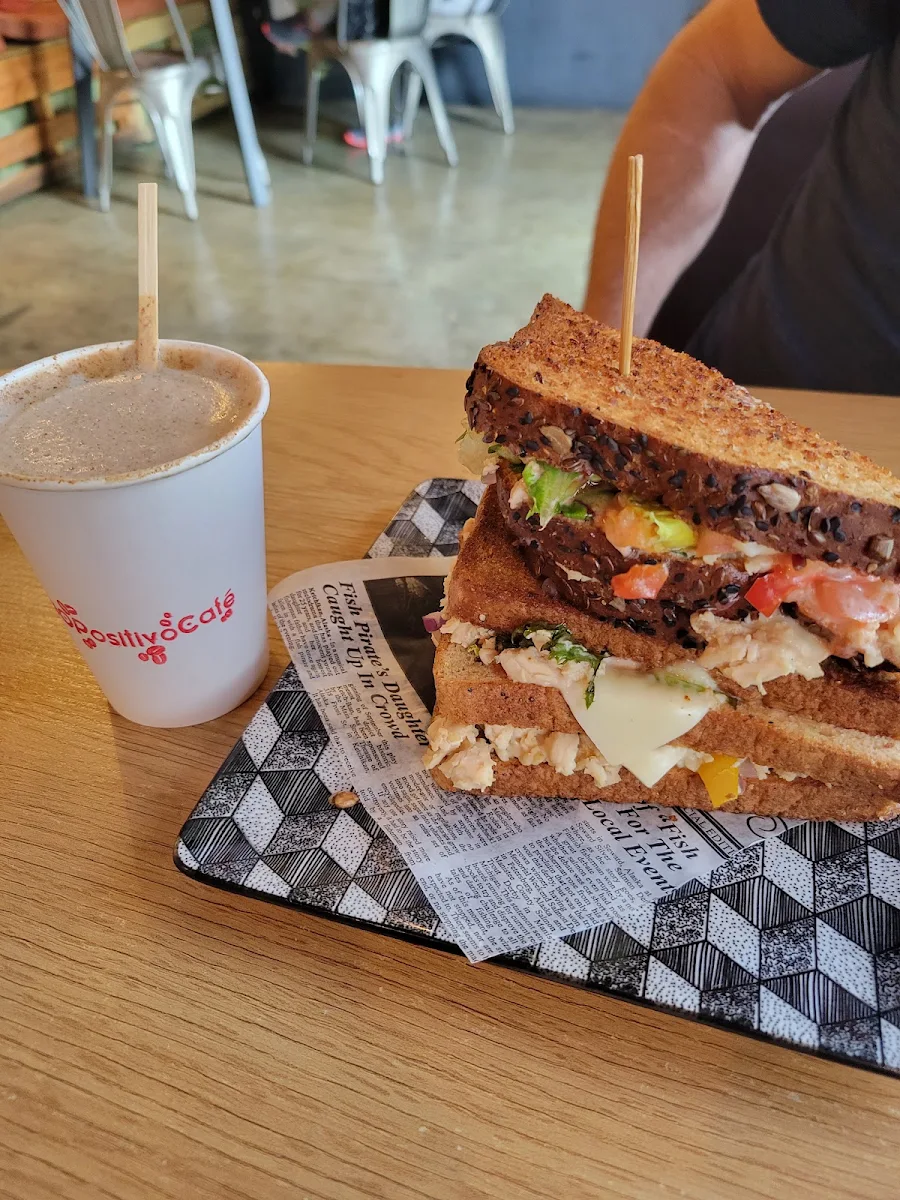 Sándwich De Pollo En Pan Integral