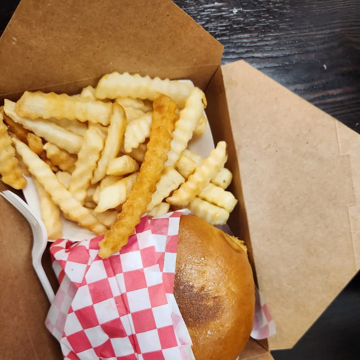Deluxe Chicken Sandwich Combo