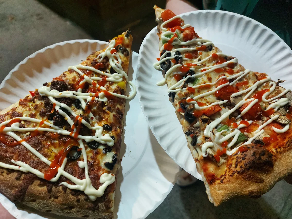 Highlights, Pizza Saint Laurent (Halal)