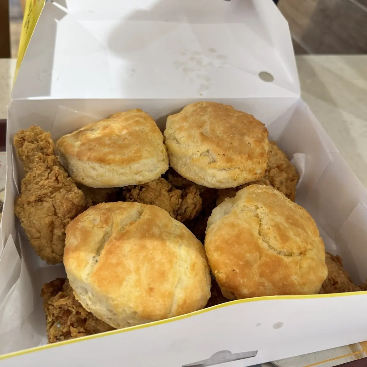 Family Meals 8pc Chicken 4 Biscuits 2fixins