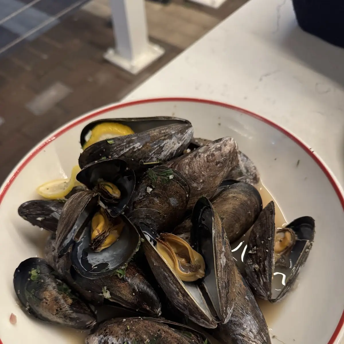 White Wine & Garlic Mussels