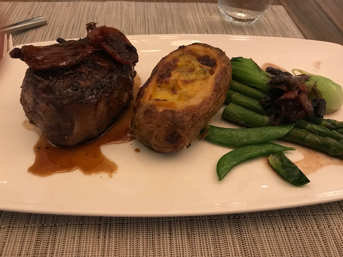 Highlights, Signatures Restaurant