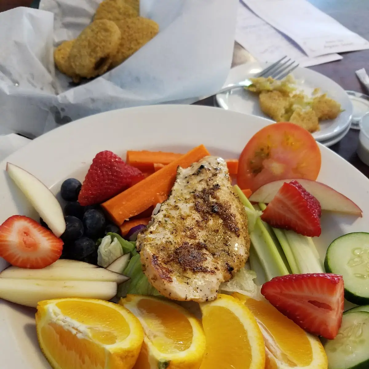Grilled Chicken with Fresh Fruit and Veggies