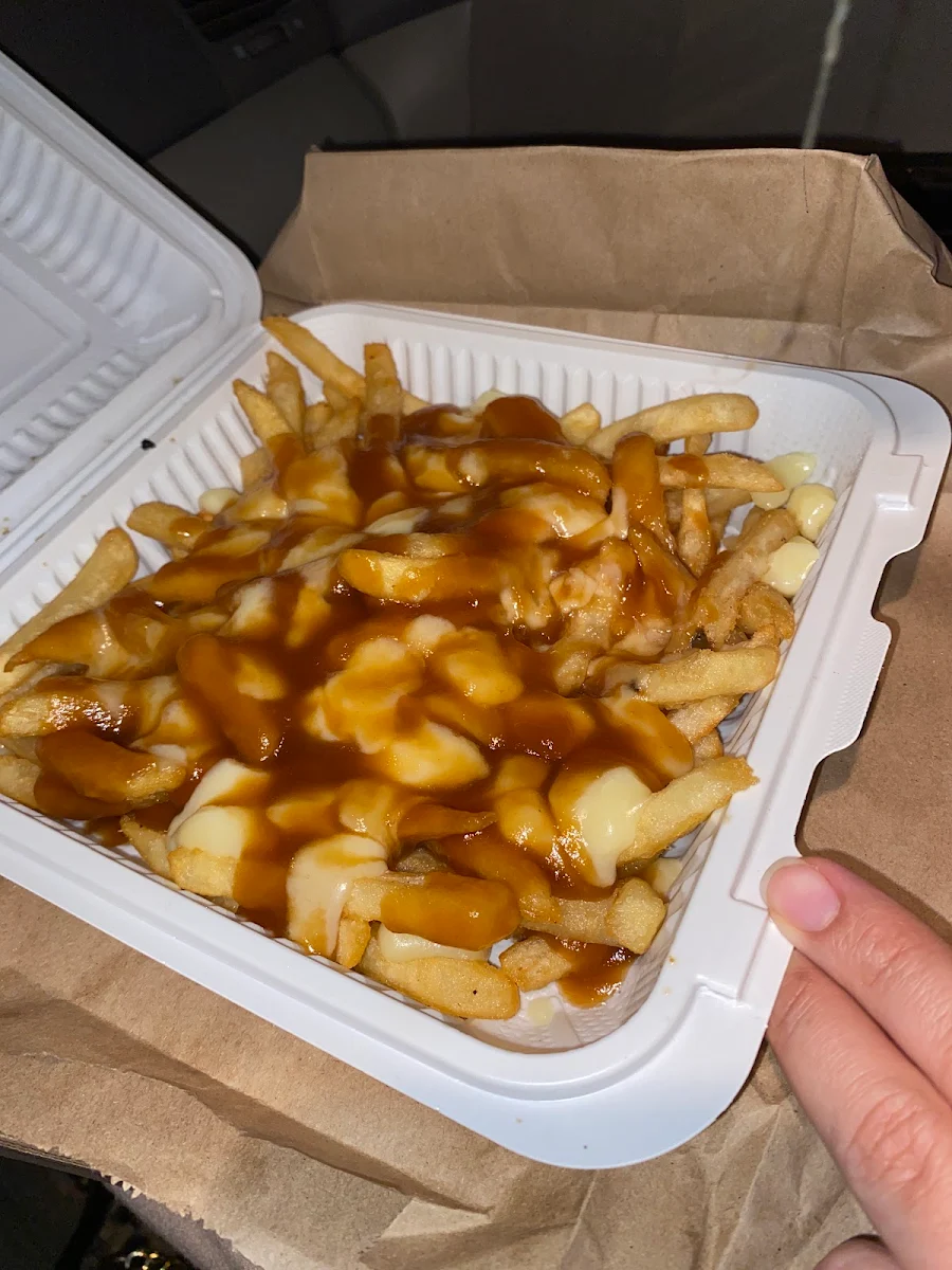 Poutine, Pizza Karachi