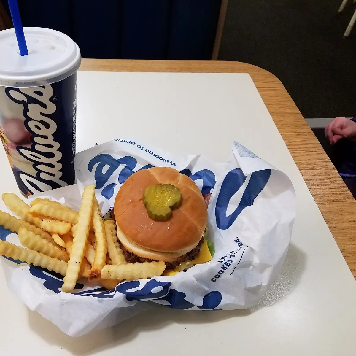Bacon Cheeseburger Deluxe w Fries