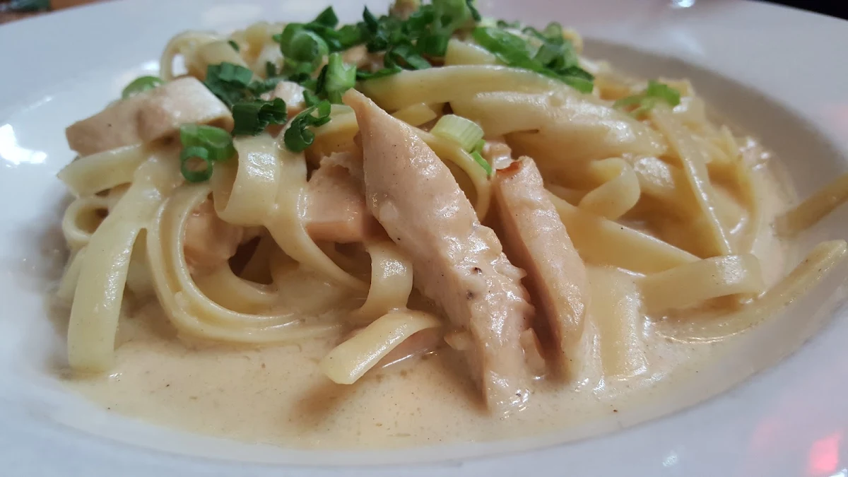 Chicken Fettuccine Alfredo, The Old Spaghetti Factory