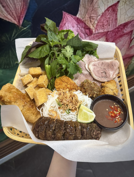 Highlights, Pho Huong