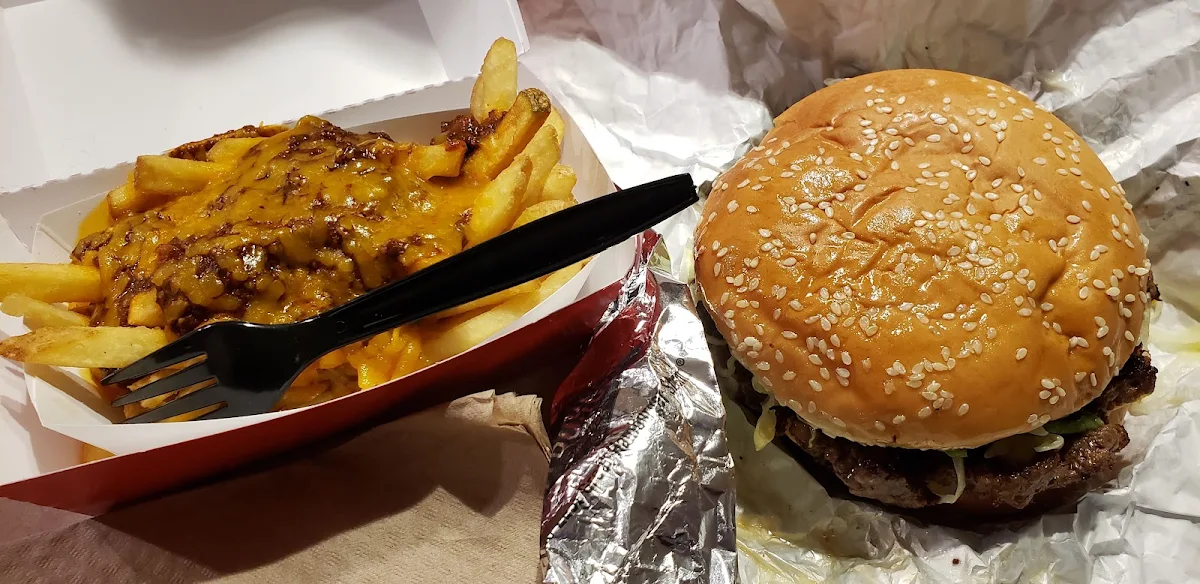 Chilli Cheese Fries, Fatburger Medicine Hat