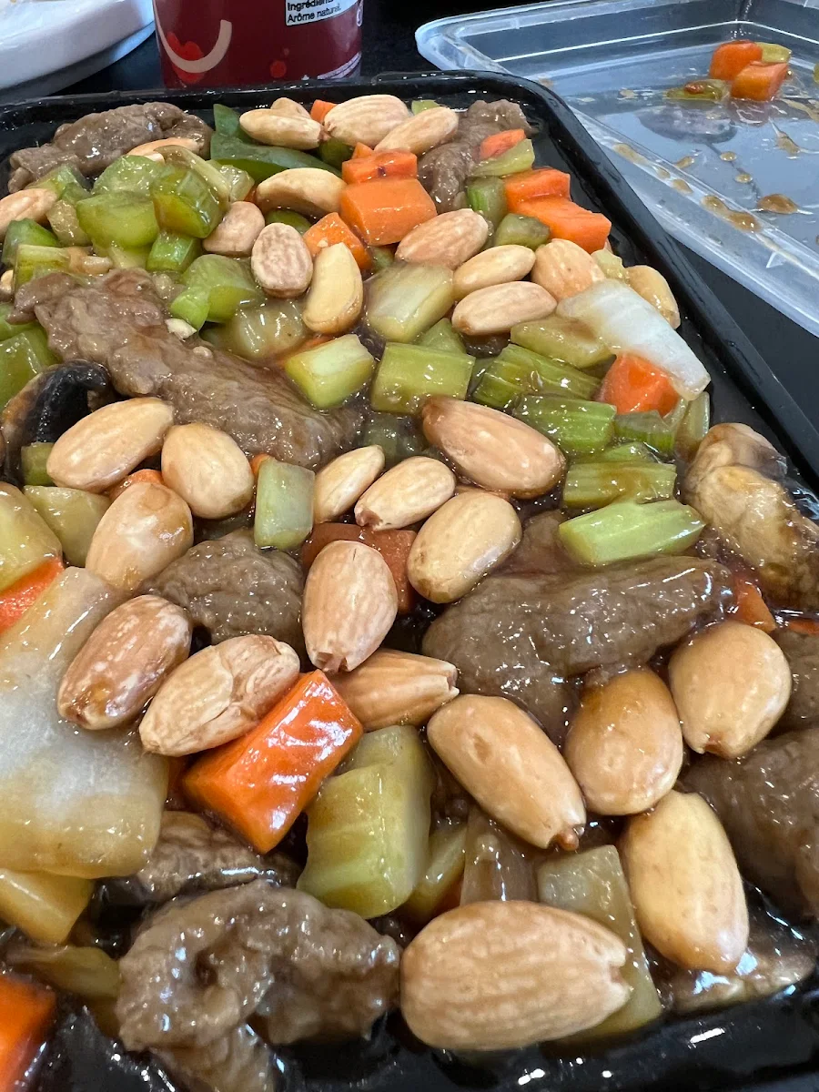 Beef and Almonds, Wok 'N Roll