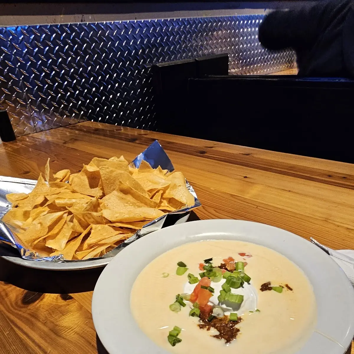 Chipotle Con Queso & Chips
