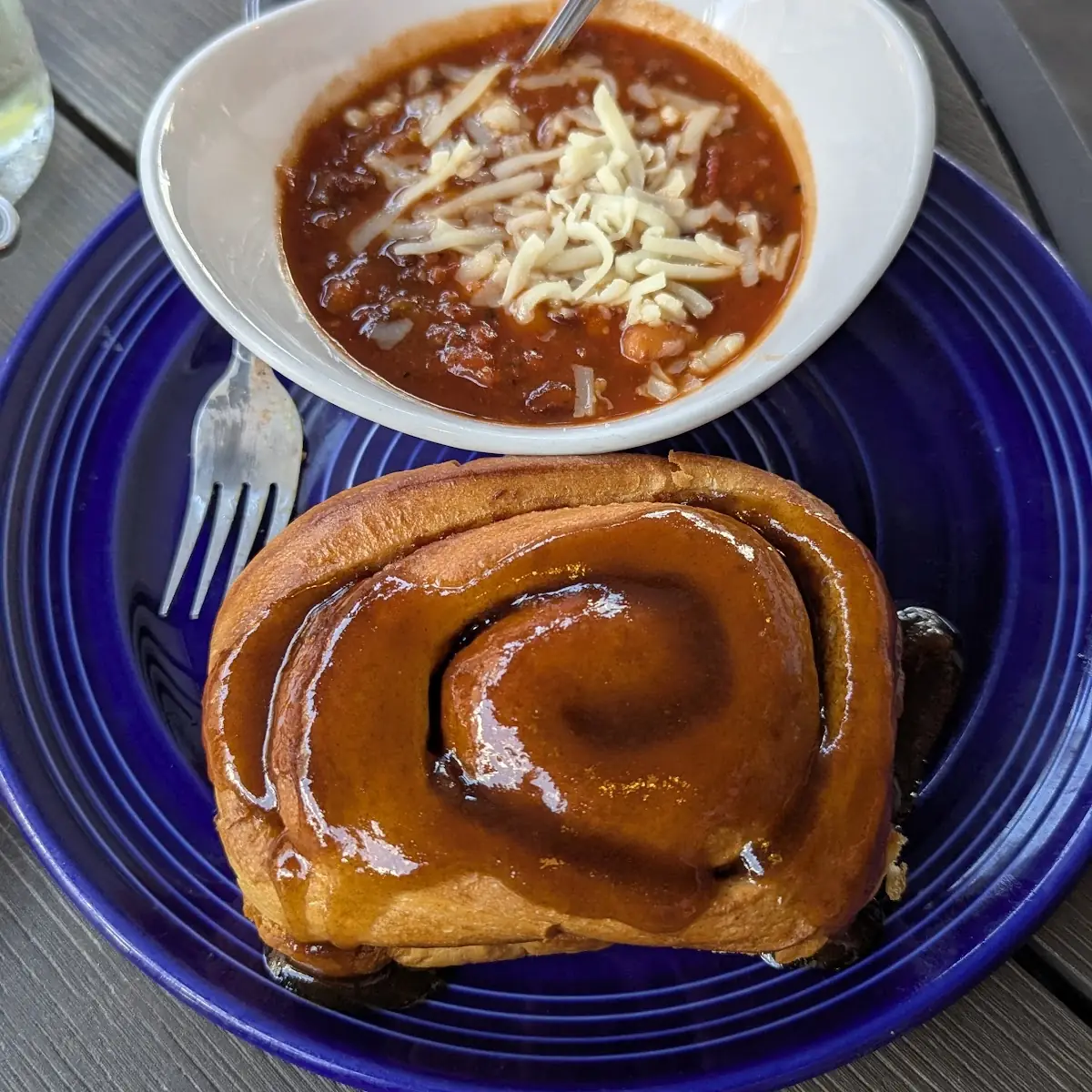 Vegetarian Chili & Cinnamon Roll
