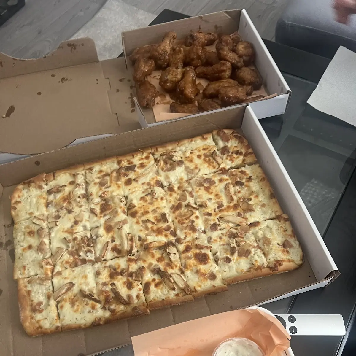 Highlights, Gus's Pizza