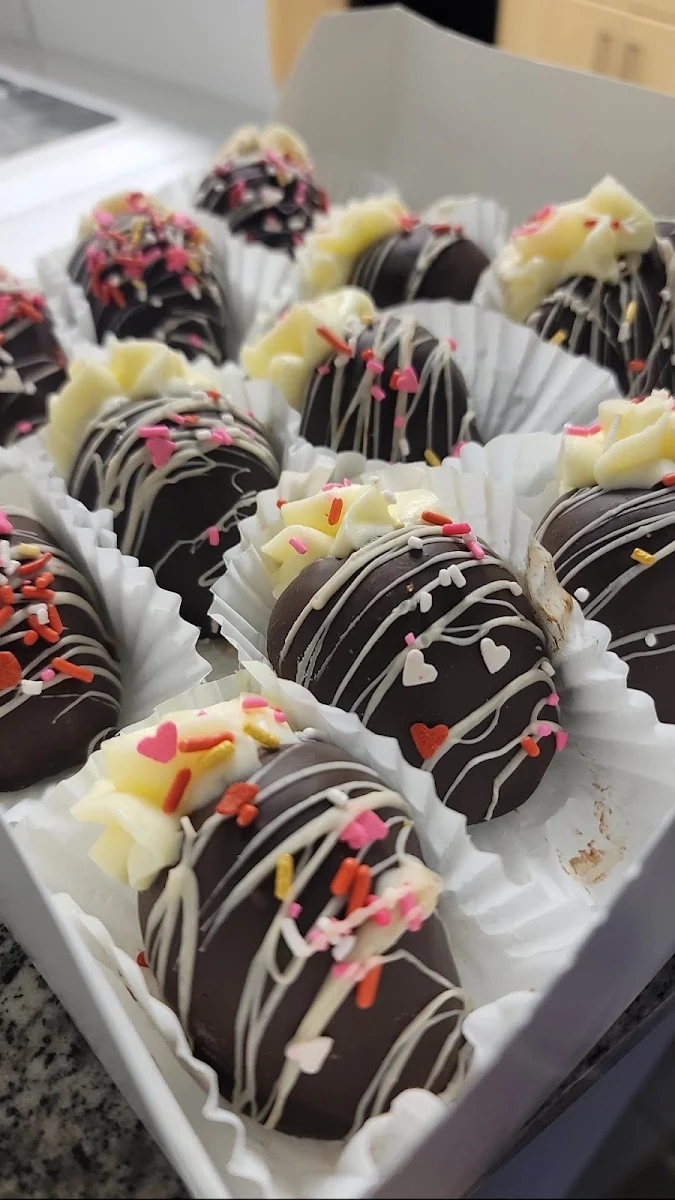 Chocolate Dipped Strawberries - Cheesecake Stuffed