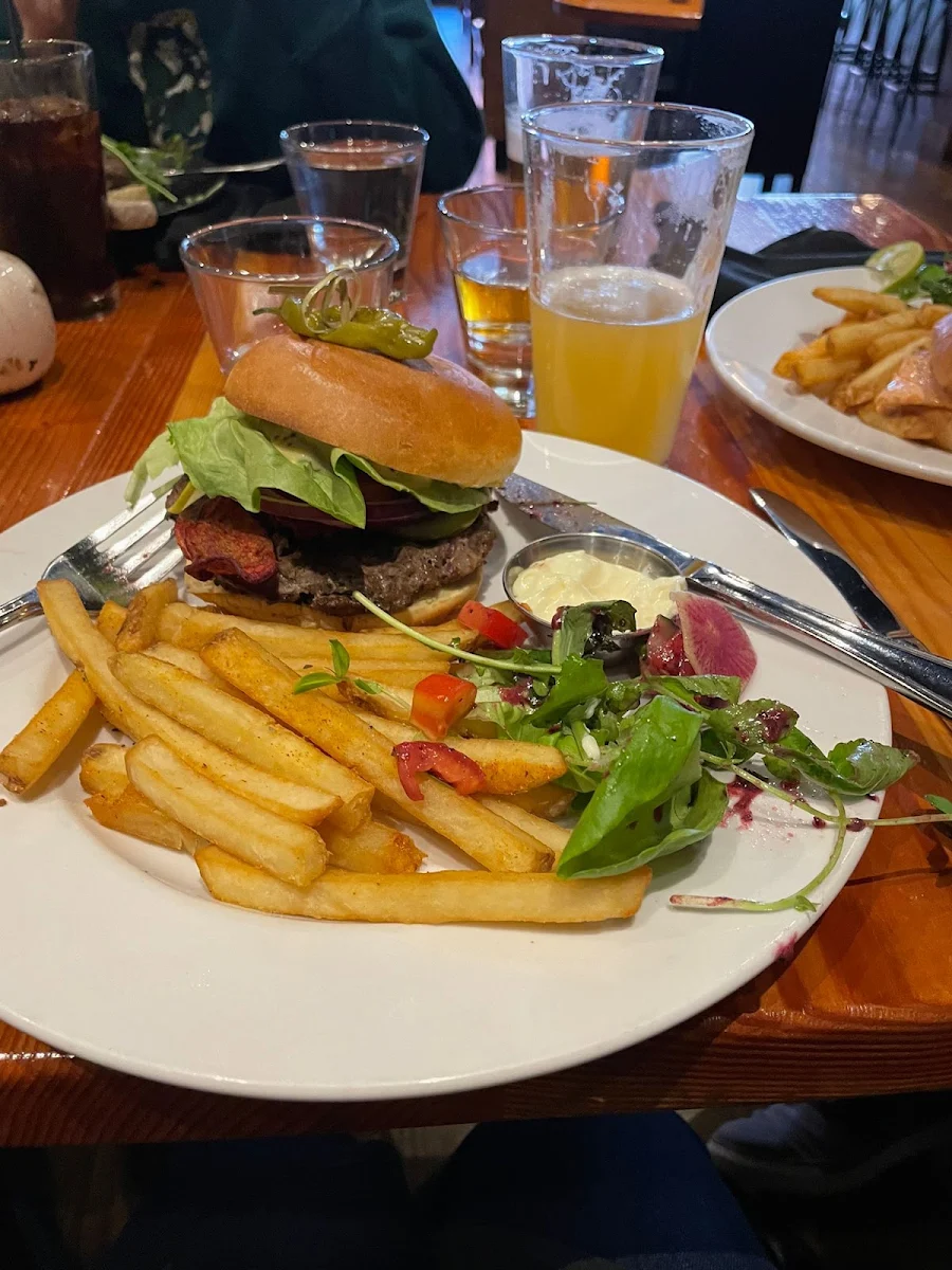 Orion Burger, Modern Cafe Nanaimo
