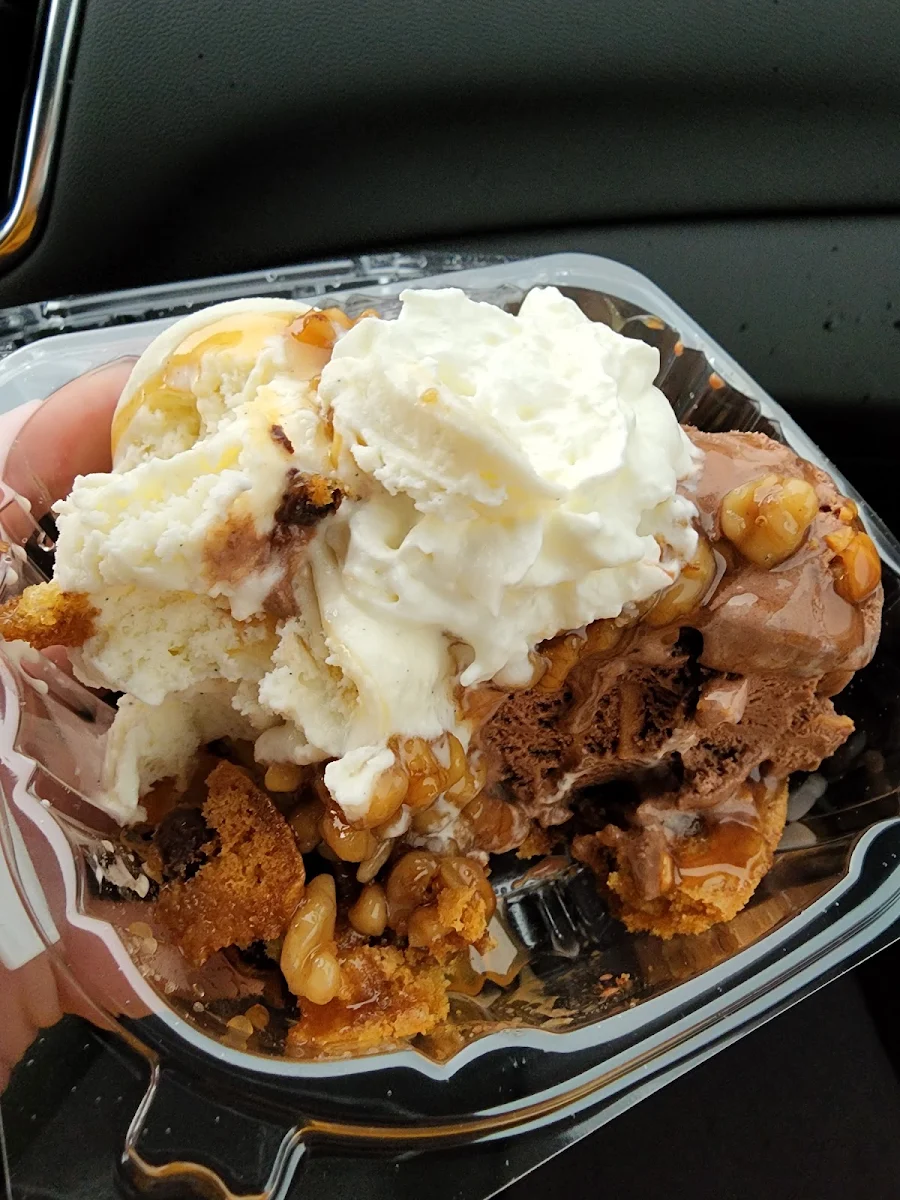 Moose Tracks Peanut Butter Cup Banana Pudding