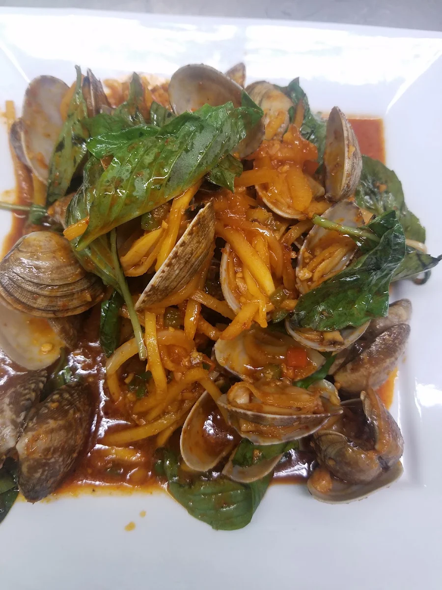 2 lbs Thai Basil Clams 16