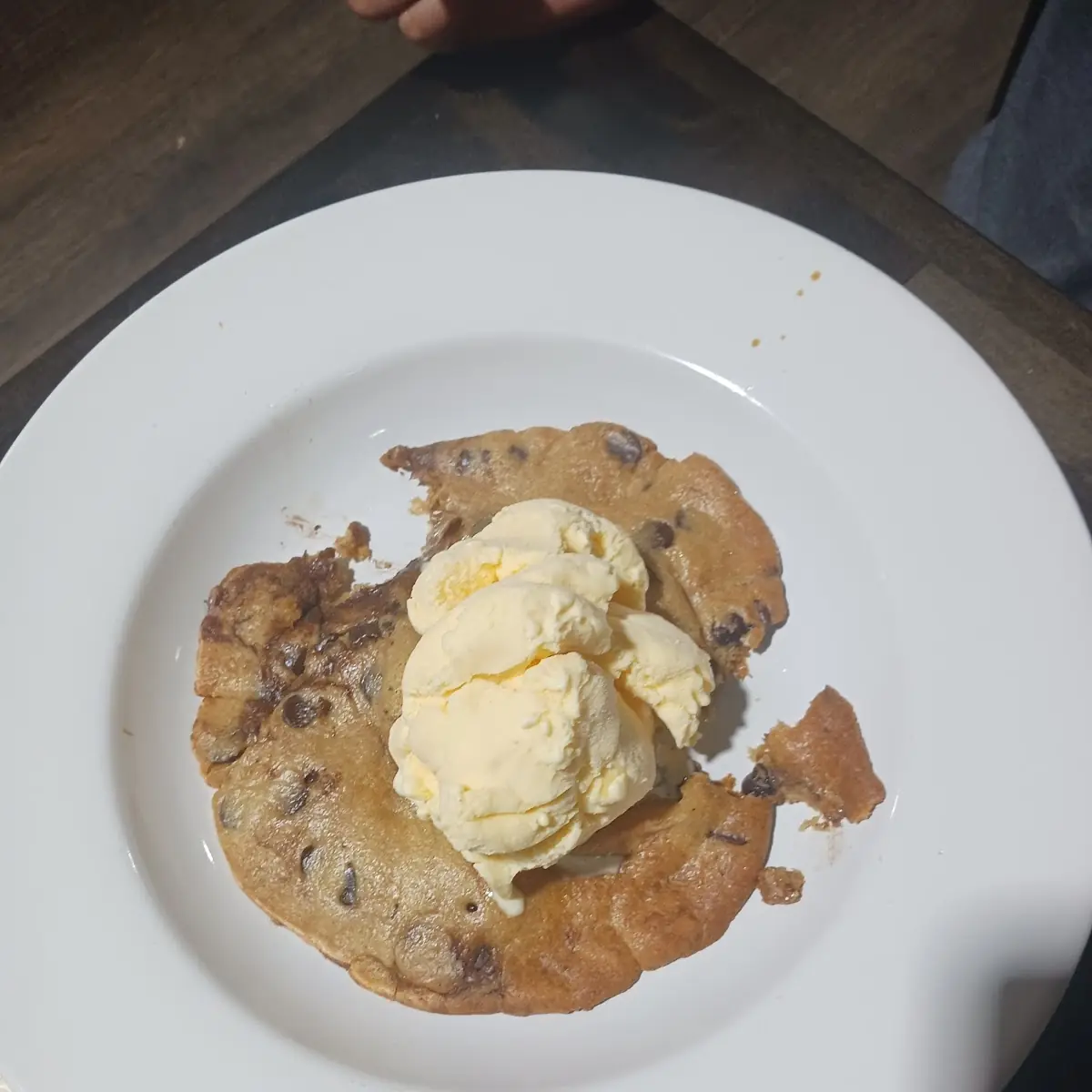 Chocolate Chip Cookie with Icecream
