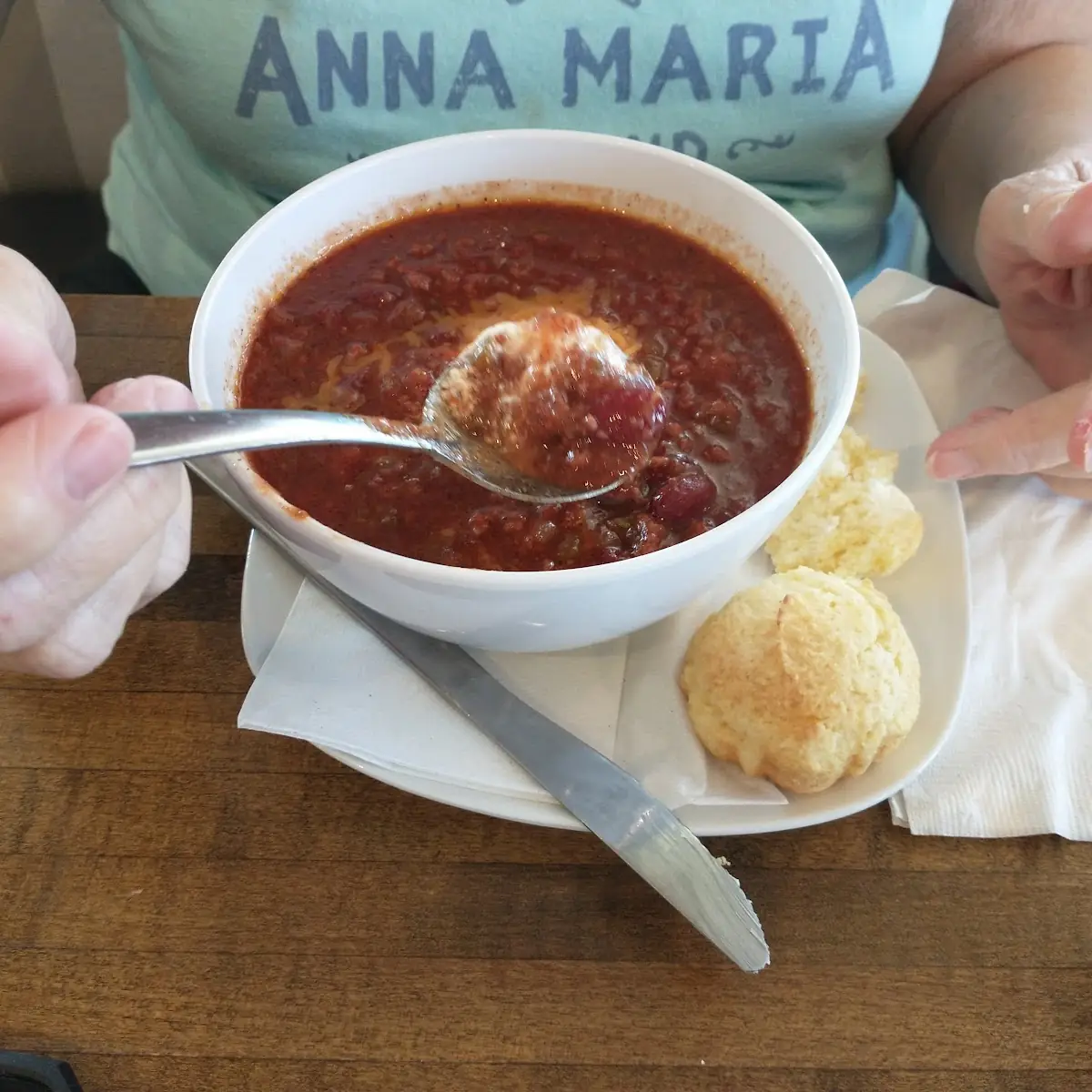 Famous Chili & Cornbread