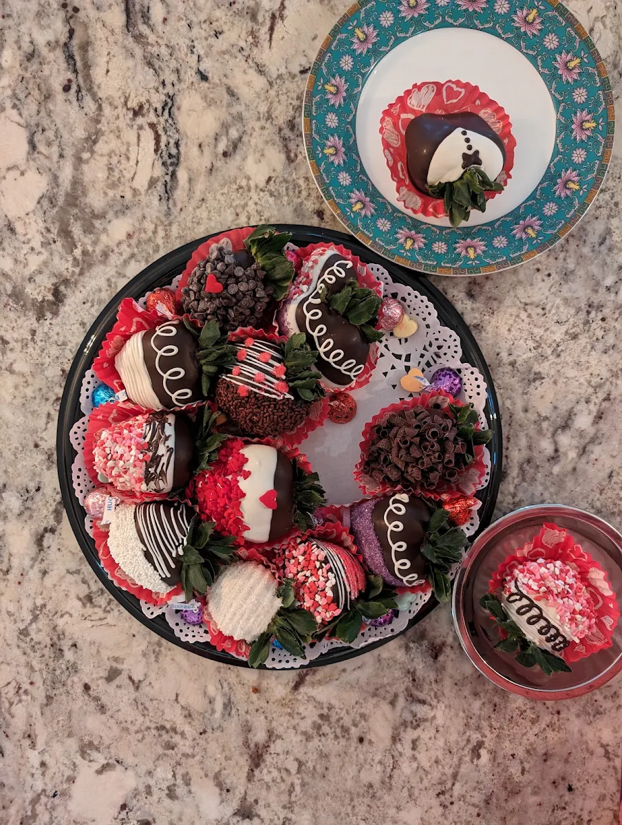 Valentine's Day Chocolate Covered Strawberries