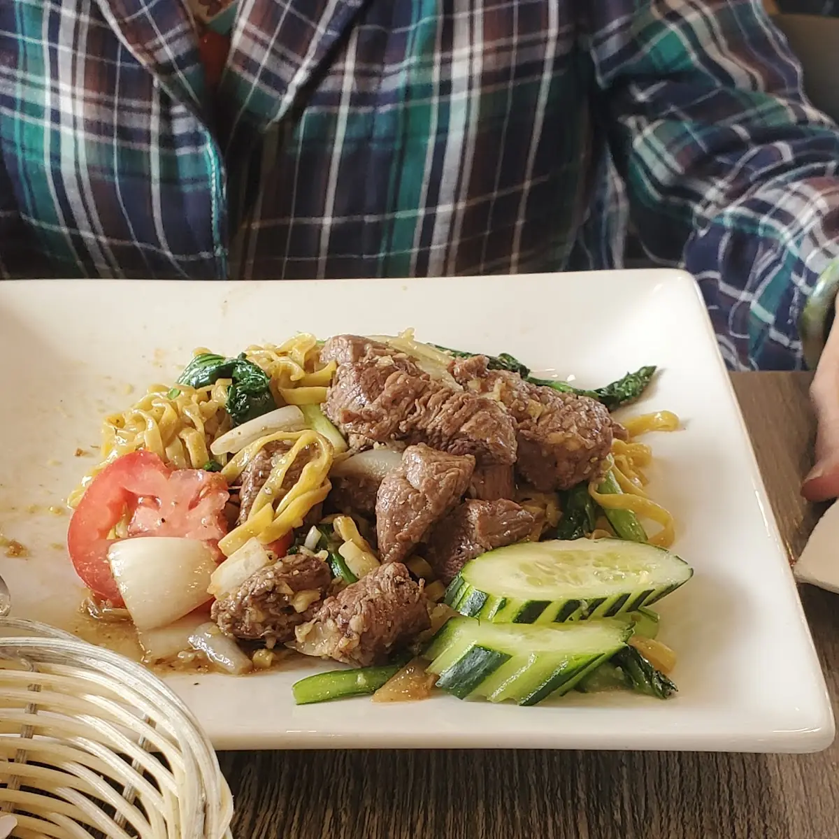 Mì Xào Tỏi Bò Lúc Lắc