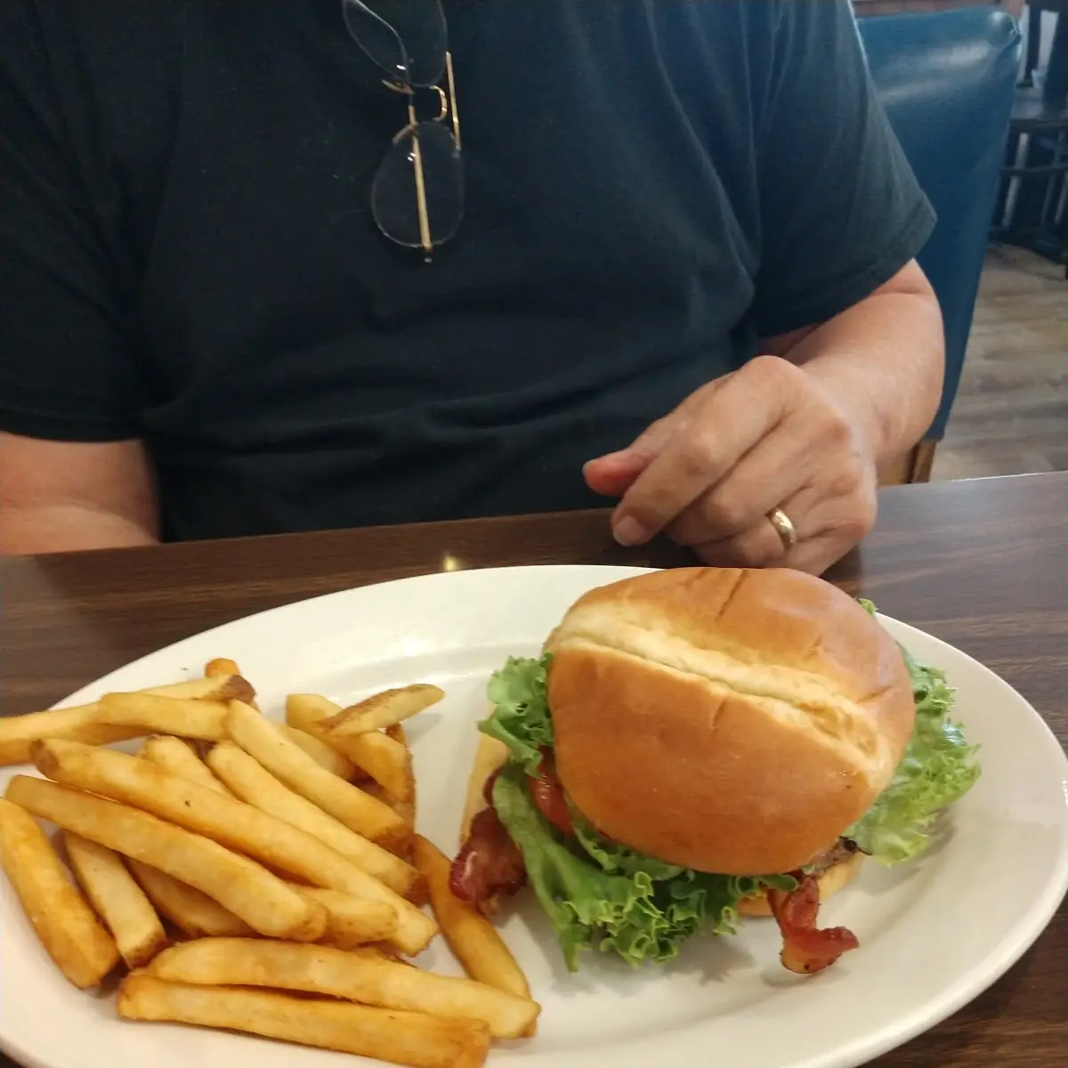Cheese Burger with Fries