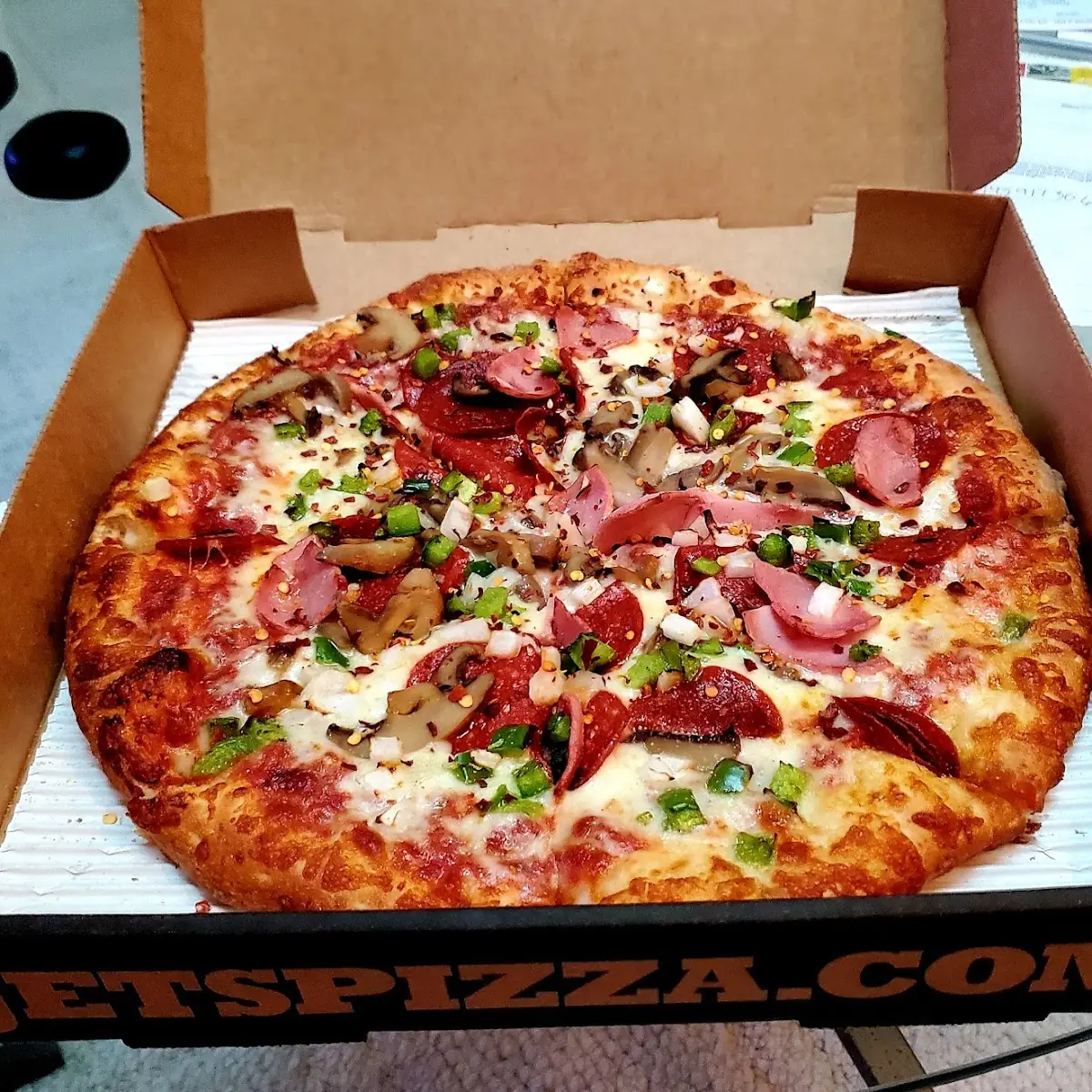 Hand Tossed Round