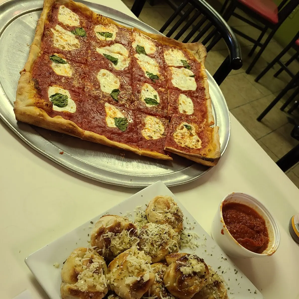Margherita Pizza & Farlic Knots