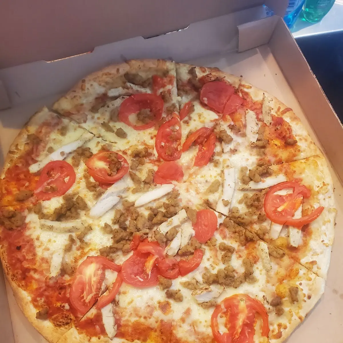 Tomatoes & Chicken Pizza