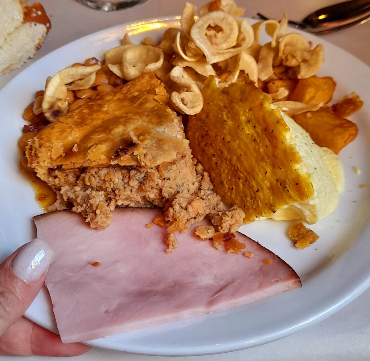 Varie Pietanze Tipiche Tra Cui Pasticcio Di Carne