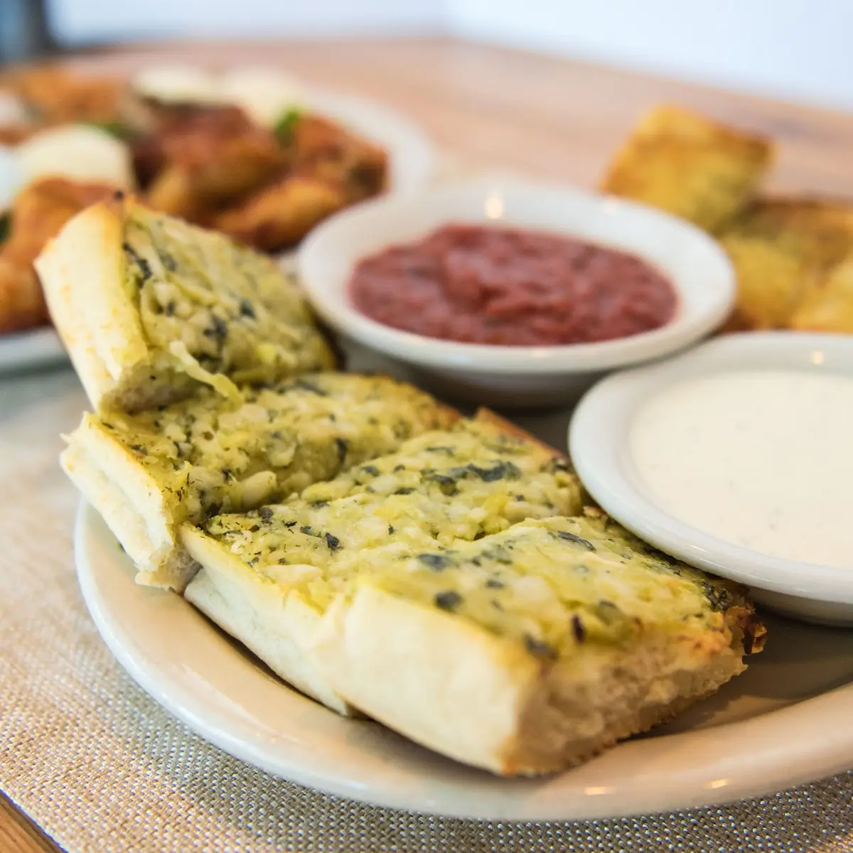 Cheesy Garlic Bread with Marinara