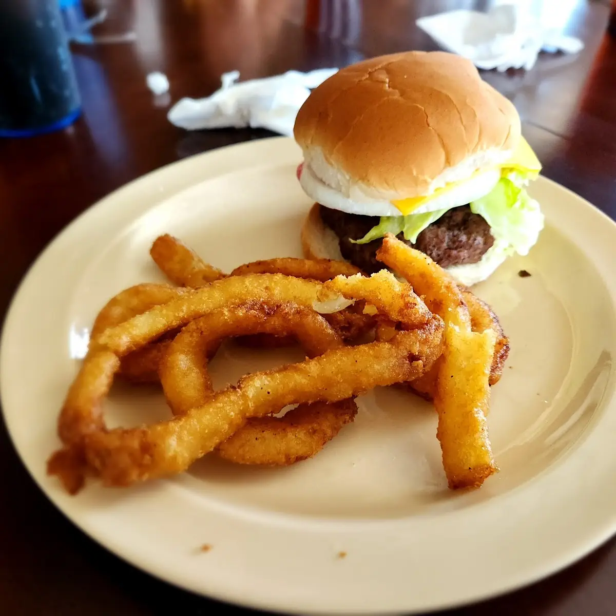 Cheeseburger with Onion Rings