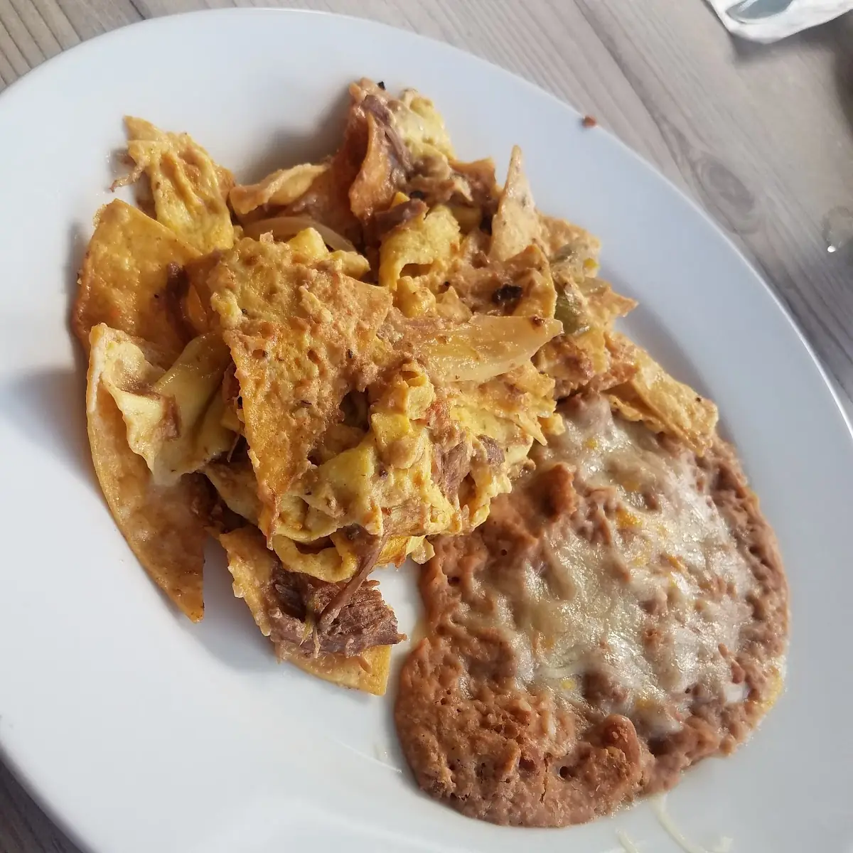 Chilaquiles Mexicanos Con Huevos
