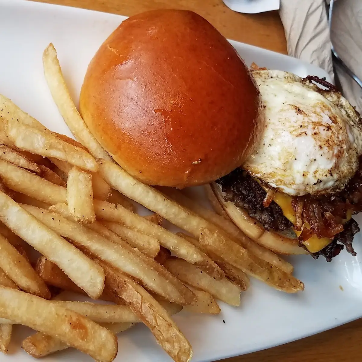 Brunch Burger w Fried Egg Hash Browns & Bacon