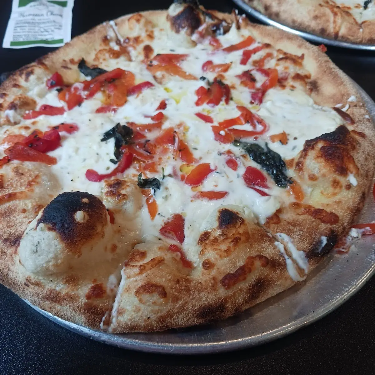 Blanco Pizza with Roasted Red Pepper