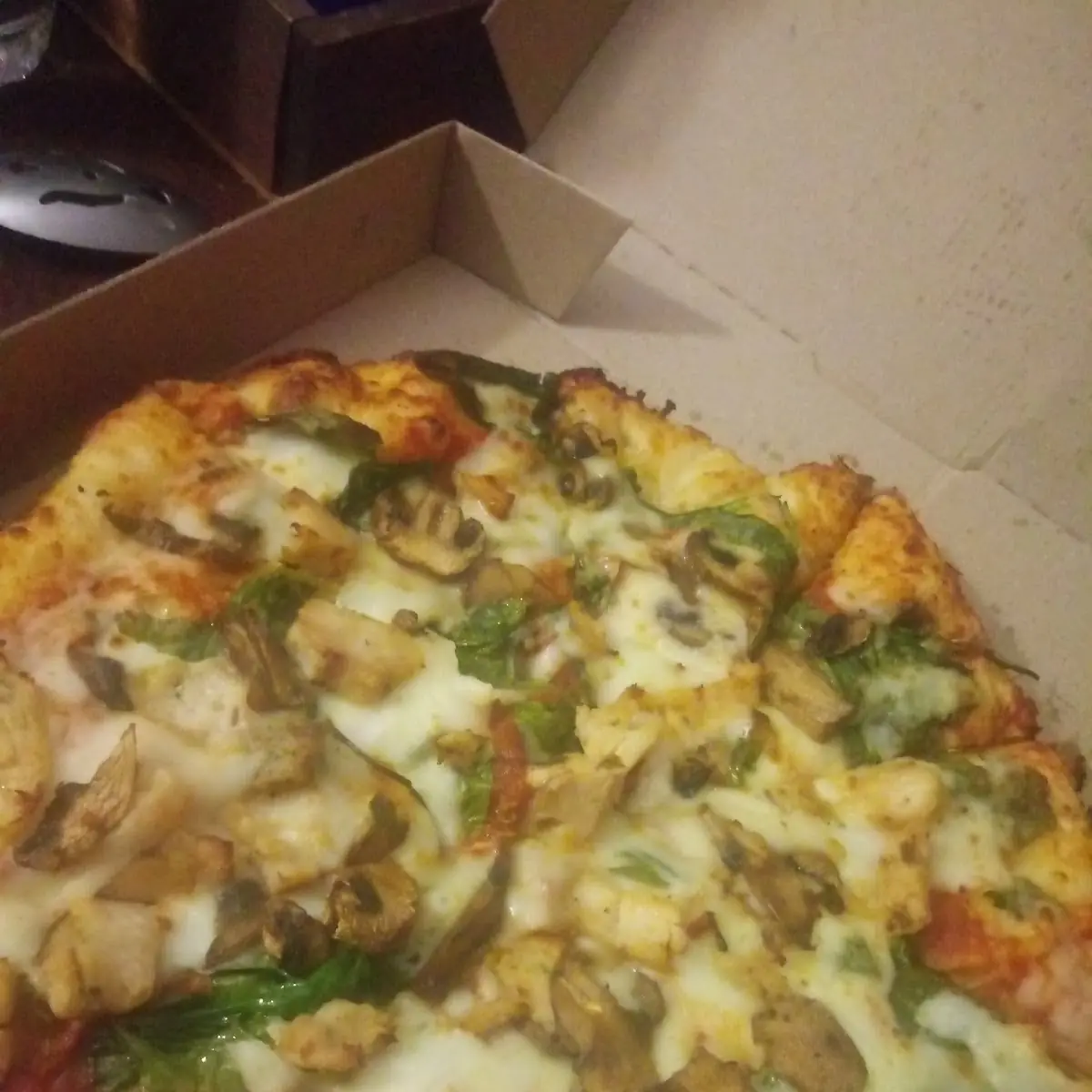 Chicken Spinach Mushroom Pizza