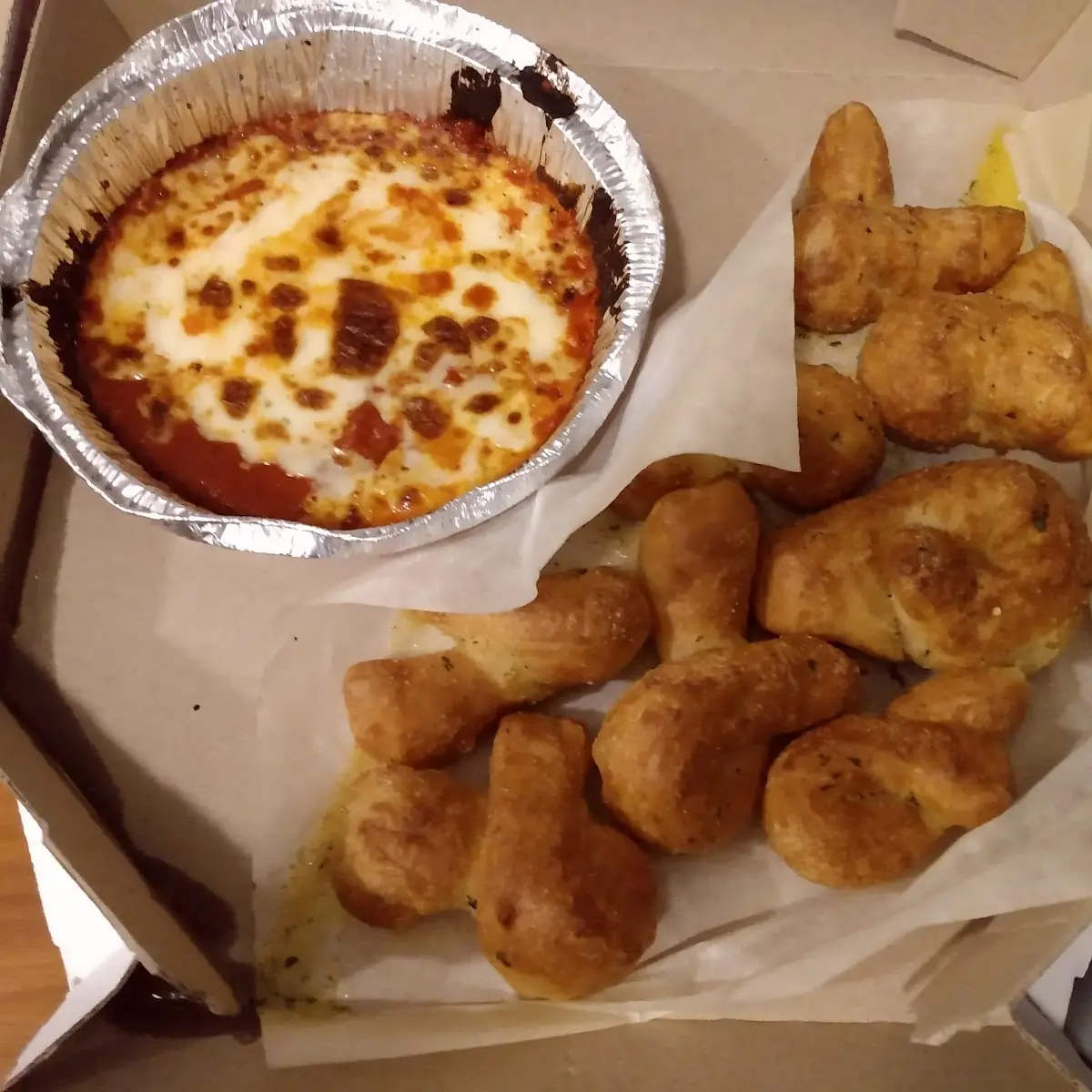 Garlic Bread Twists with Marinara Dip