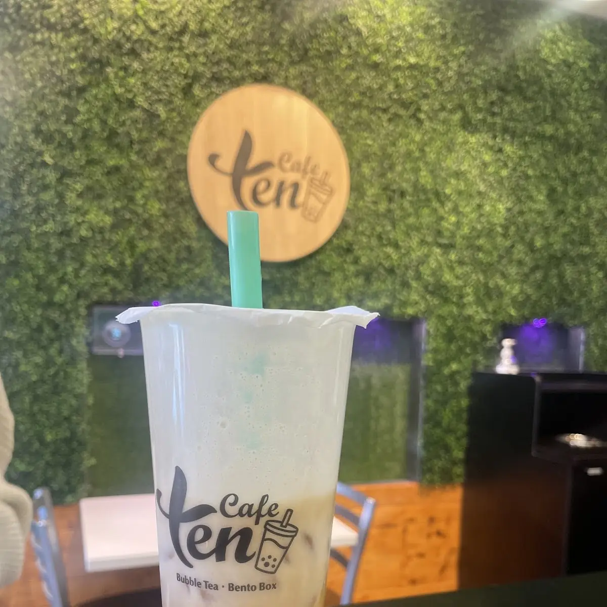 Roasted Oolong Milk Tea with Boba