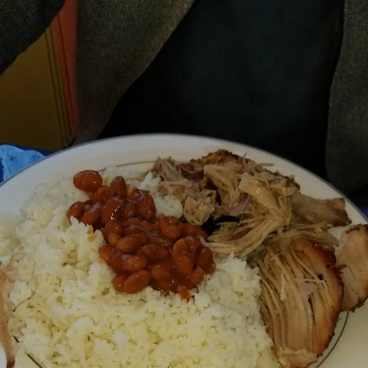 Arroz Blanco Habichuelas Rojas Y Pernil