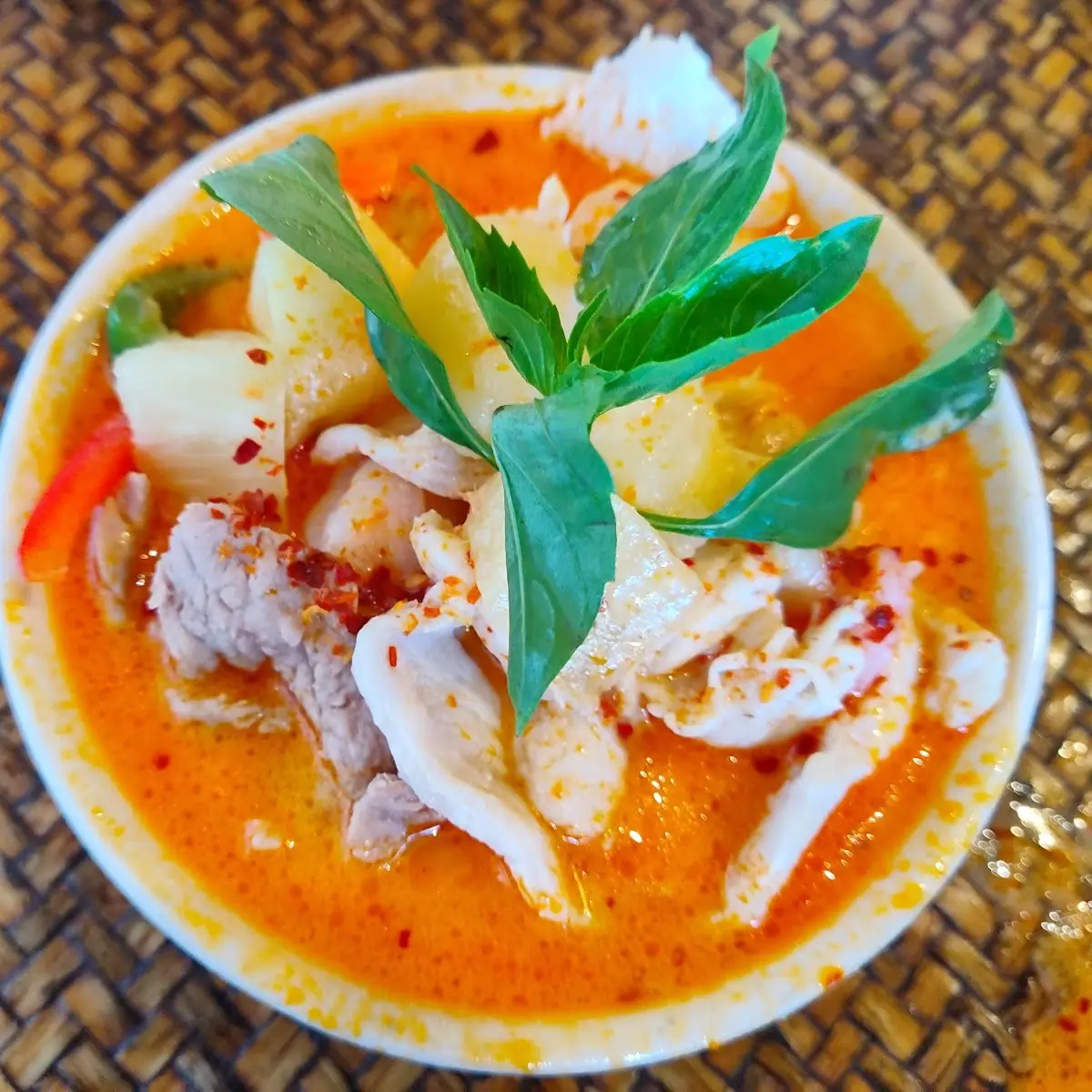 P5. Poh Taek (Hot & Sour Seafood Soup)