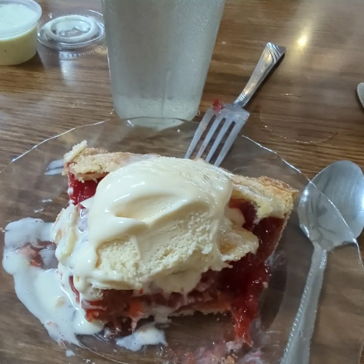 Strawberry Rhubarb Pie Ala Mode