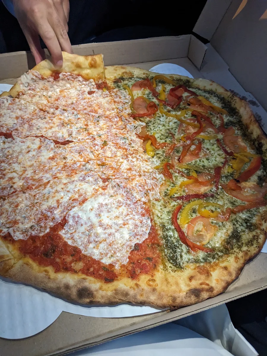 Pizza Margherita Pizza Pesto Sauce