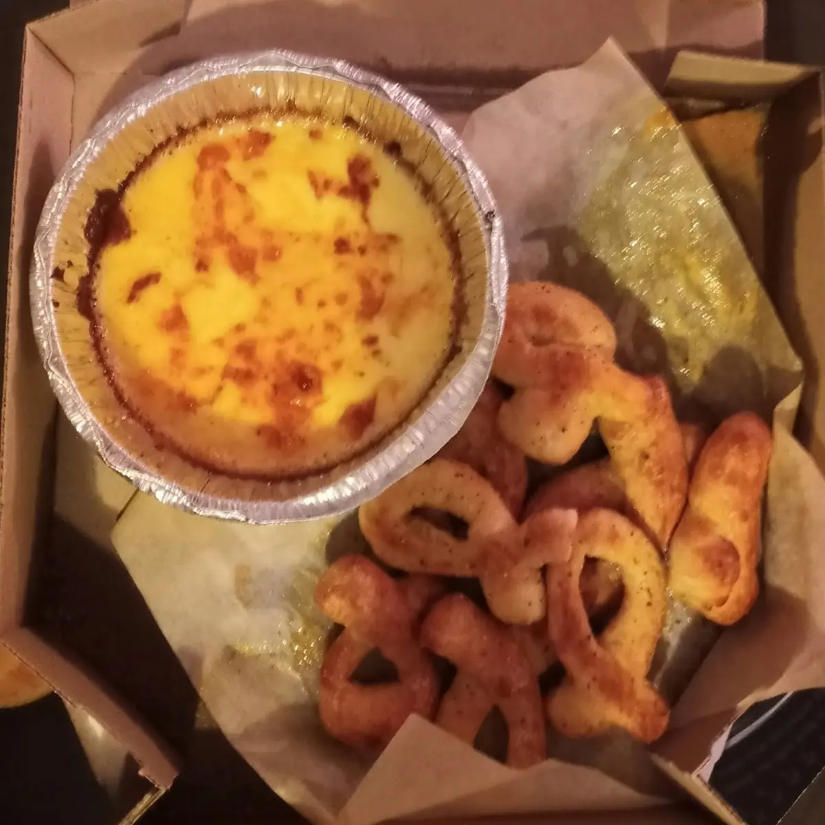 5 Cheese Dip and Garlic Knots