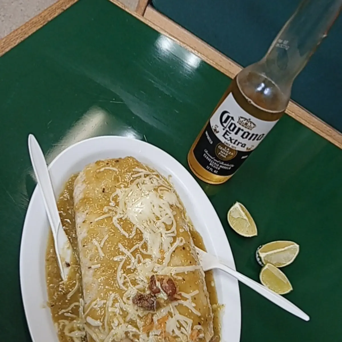 Burrito de Carne Asada En Salsa Verde