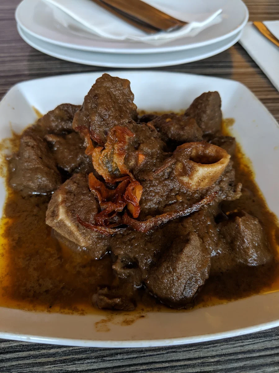 Goat Curry, Hut-Bazaar
