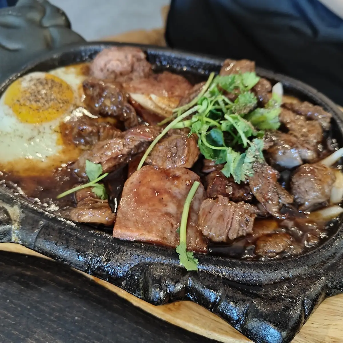 Sizzling Beef Plate Bò NÉ