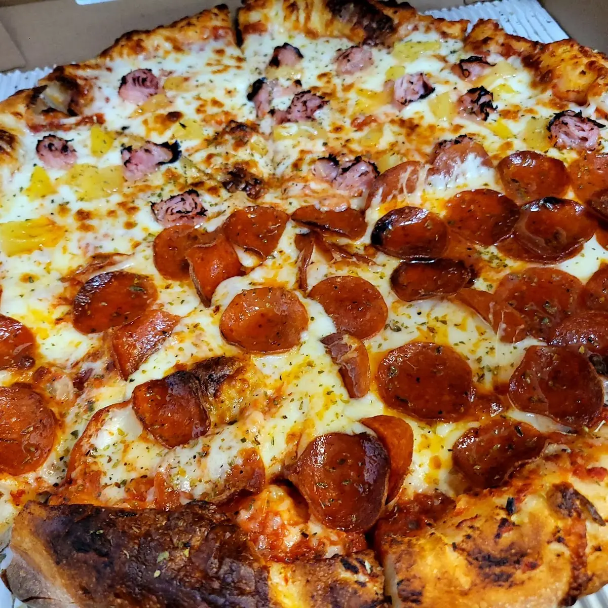 Hawaiian Pepperoni Pizza
