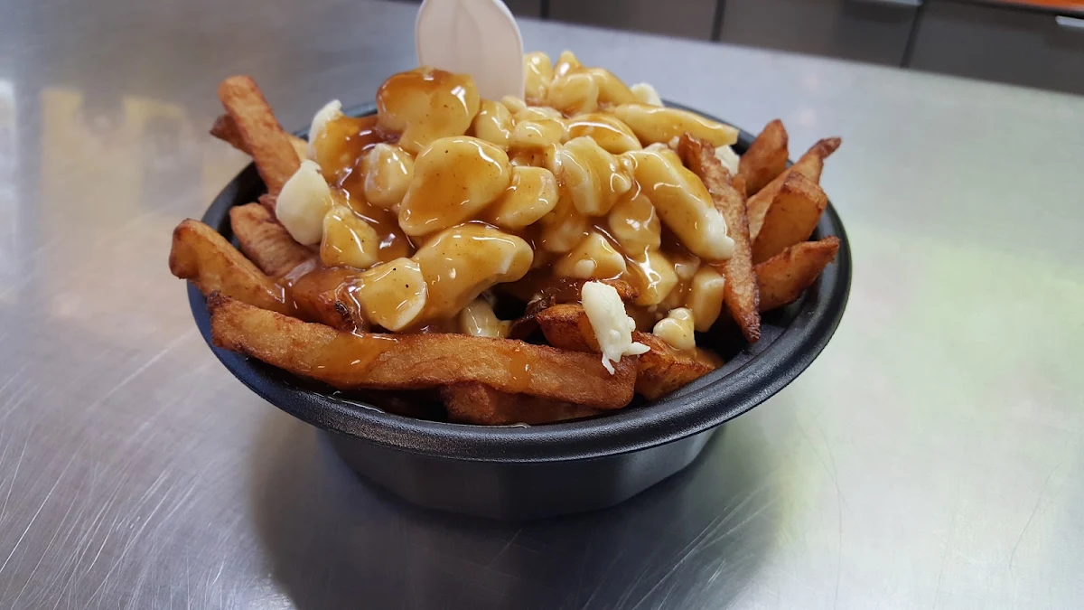 Avec Une Poutine Pour, Le Petit Québec Sainte-Hyacinthe