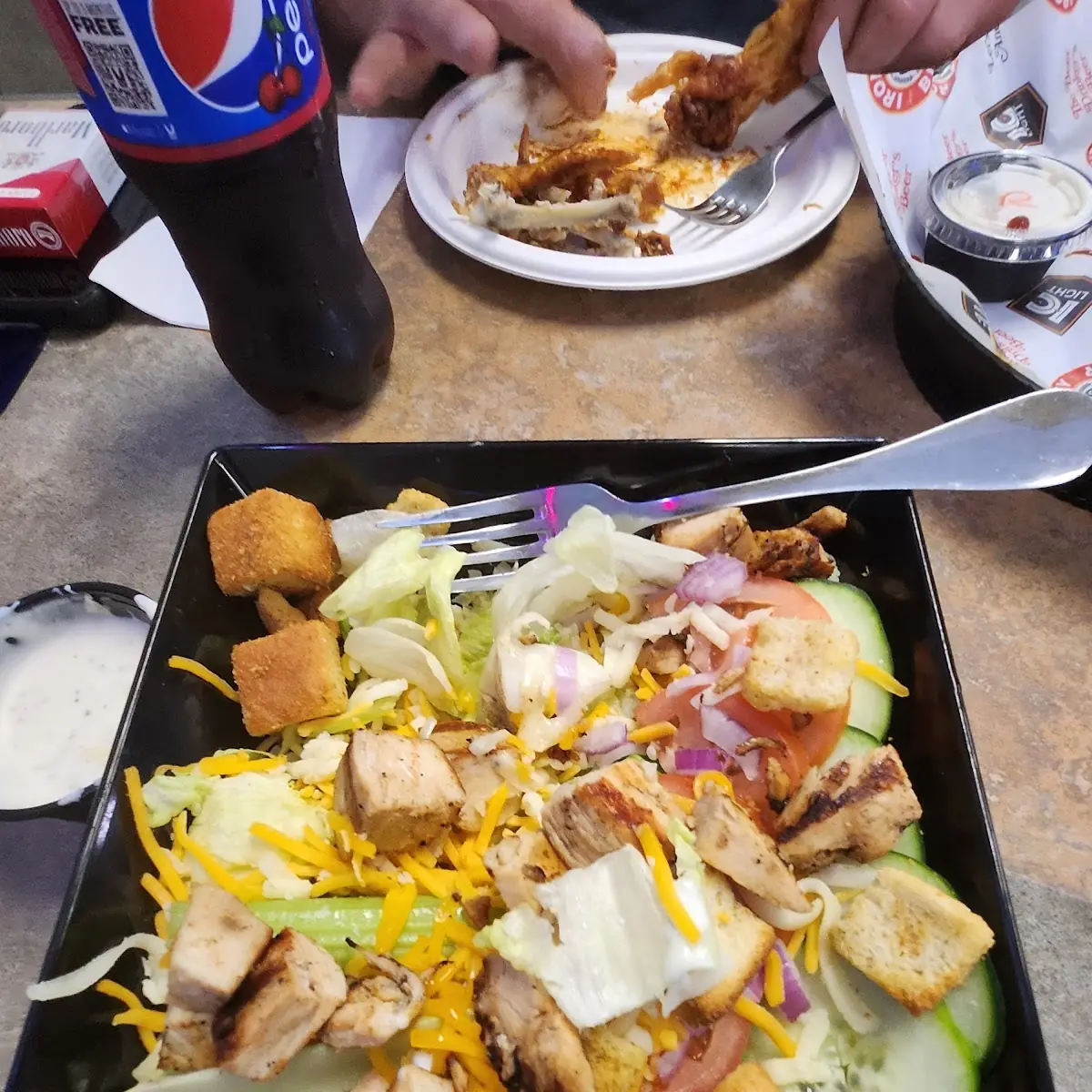 16" Sweet Hot Grilled Chicken Pizza