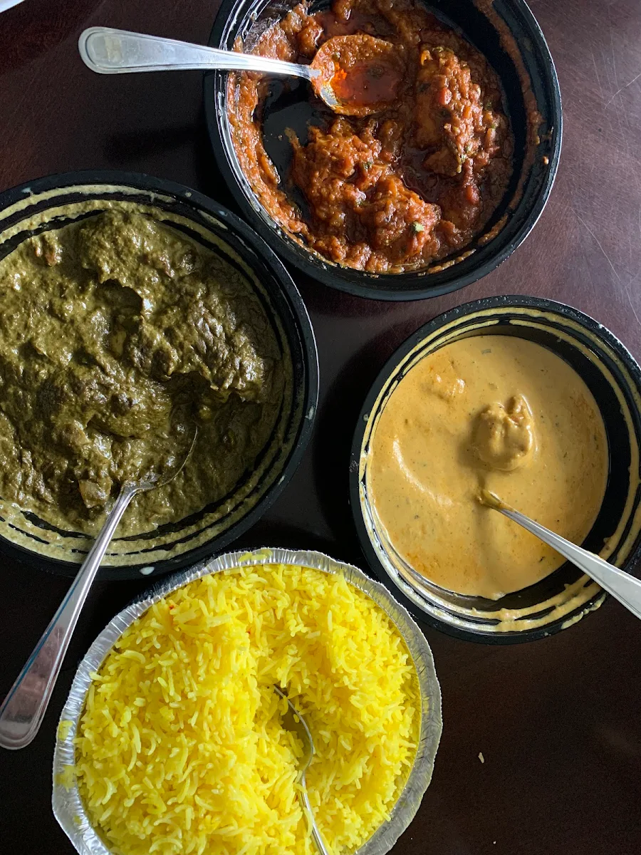 Makki Roti Or Saag Combo, Indian Villa Curry N Cake