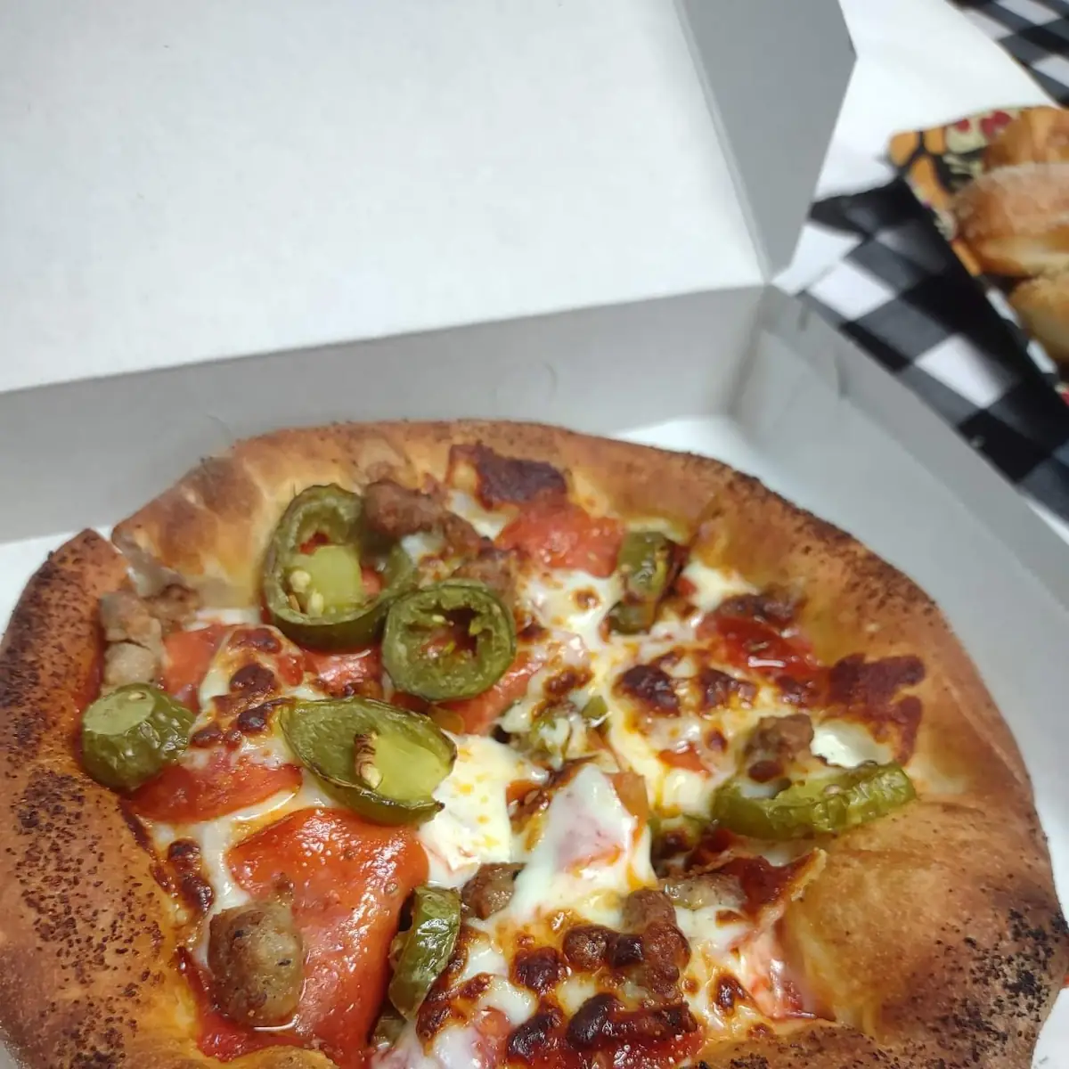 Fresh Garlic Cheese Stuffed Crust